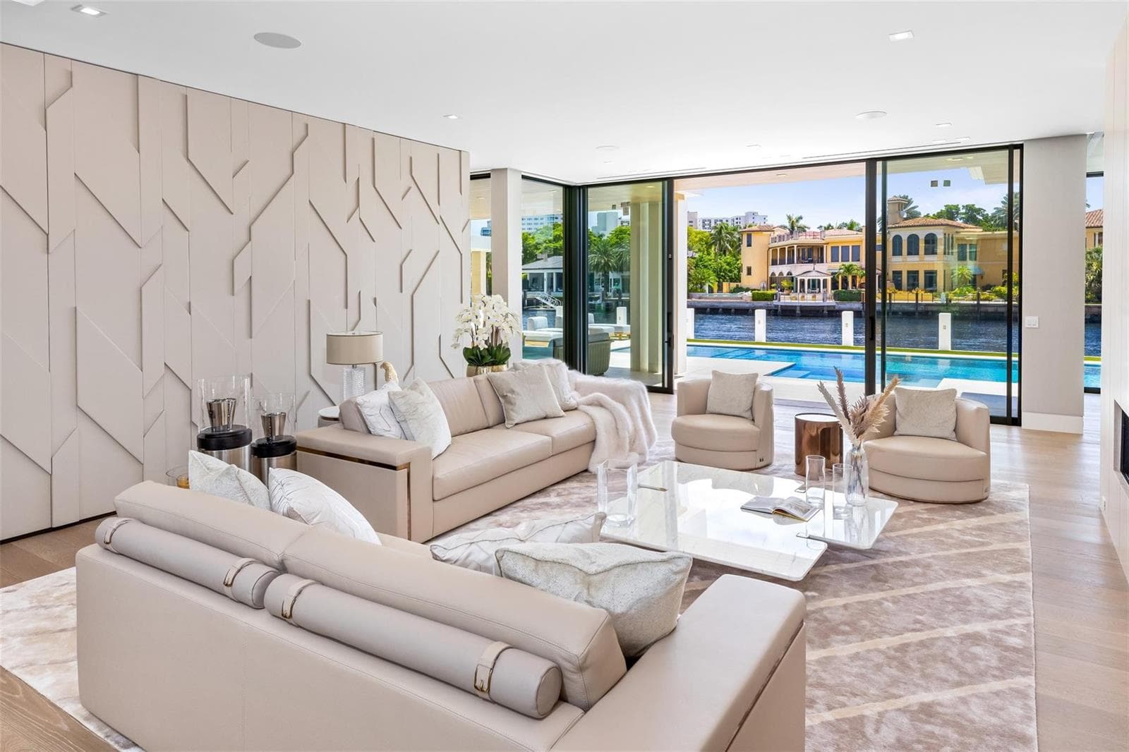 68 Isla Bahia Dr