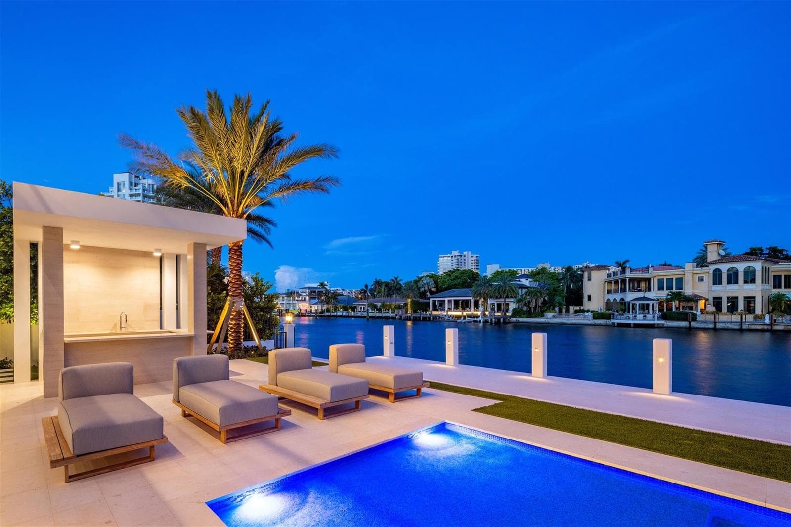 68 Isla Bahia Dr