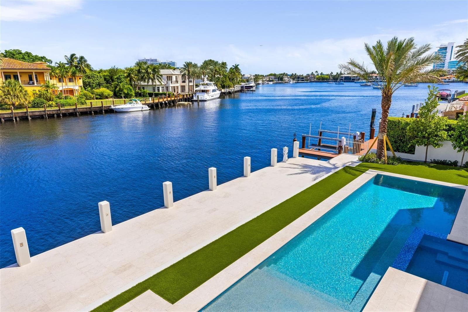 68 Isla Bahia Dr