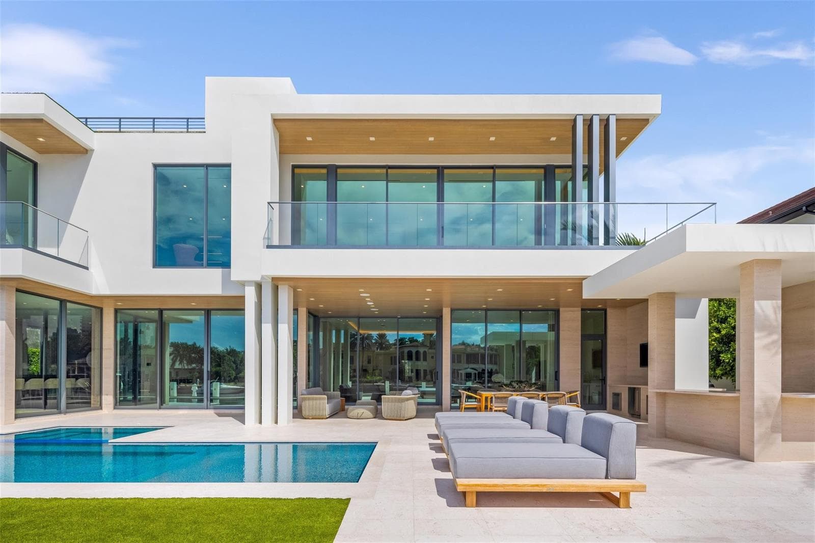 68 Isla Bahia Dr