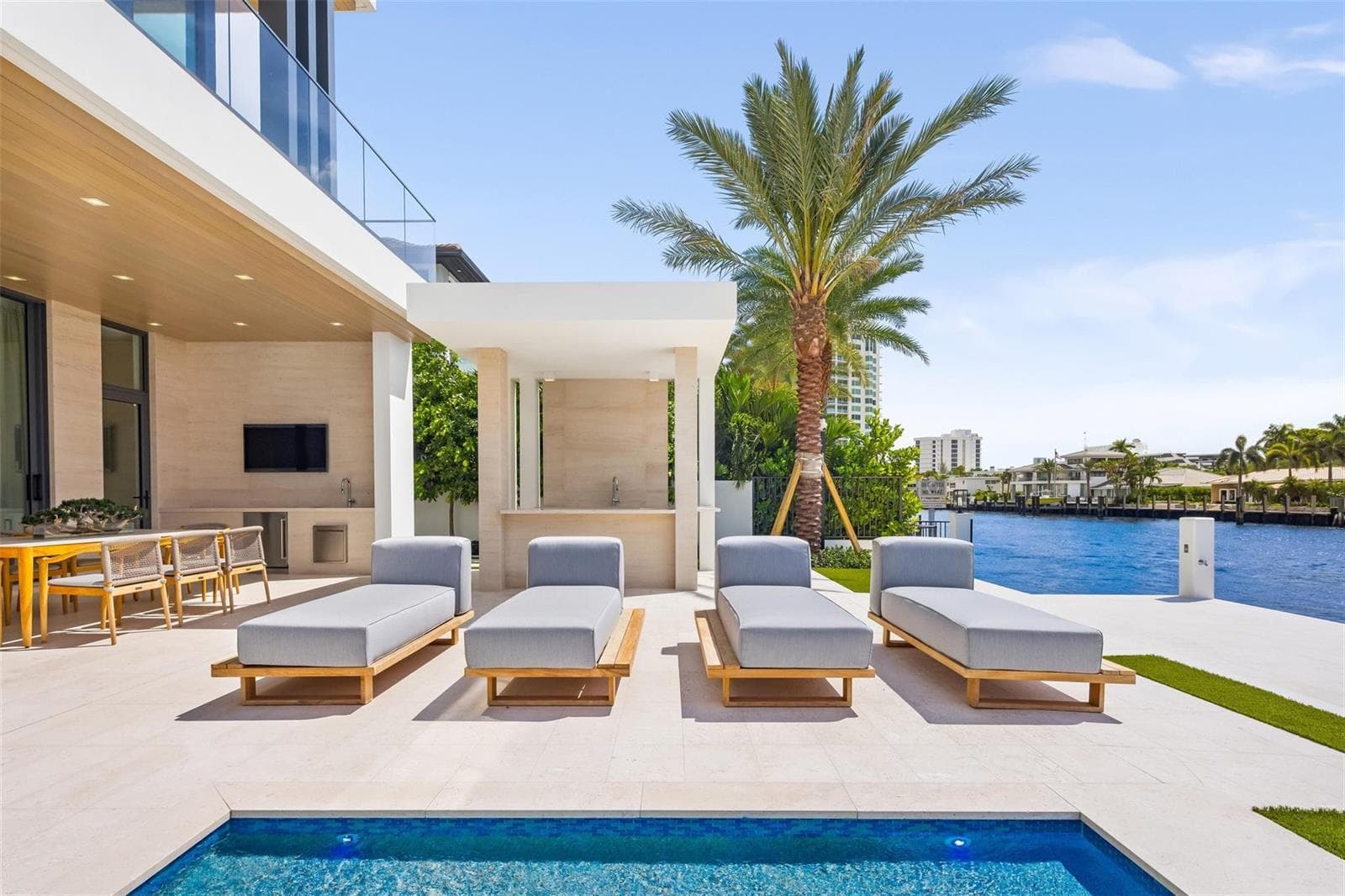 68 Isla Bahia Dr