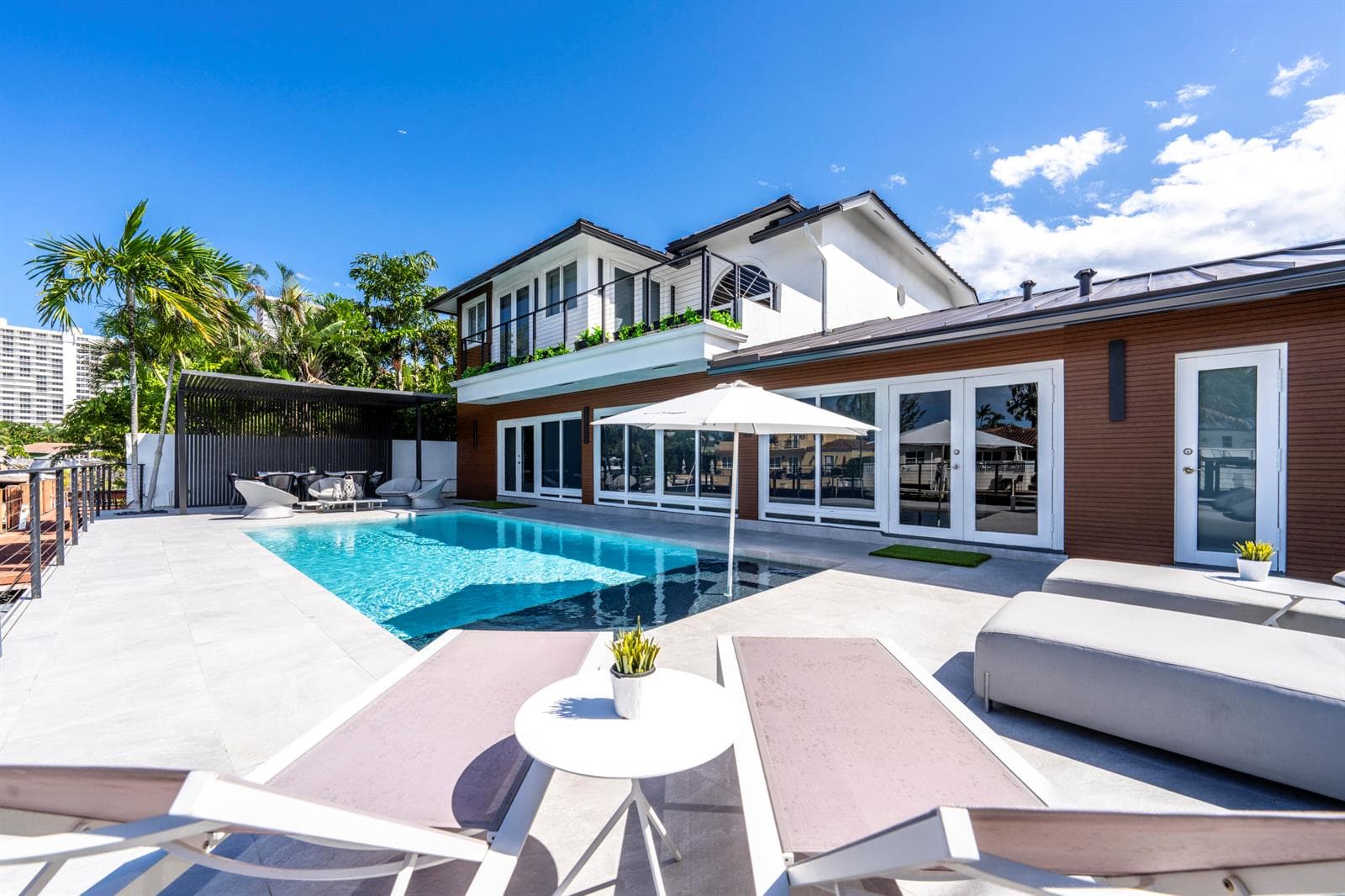 11 Castle Harbor Is