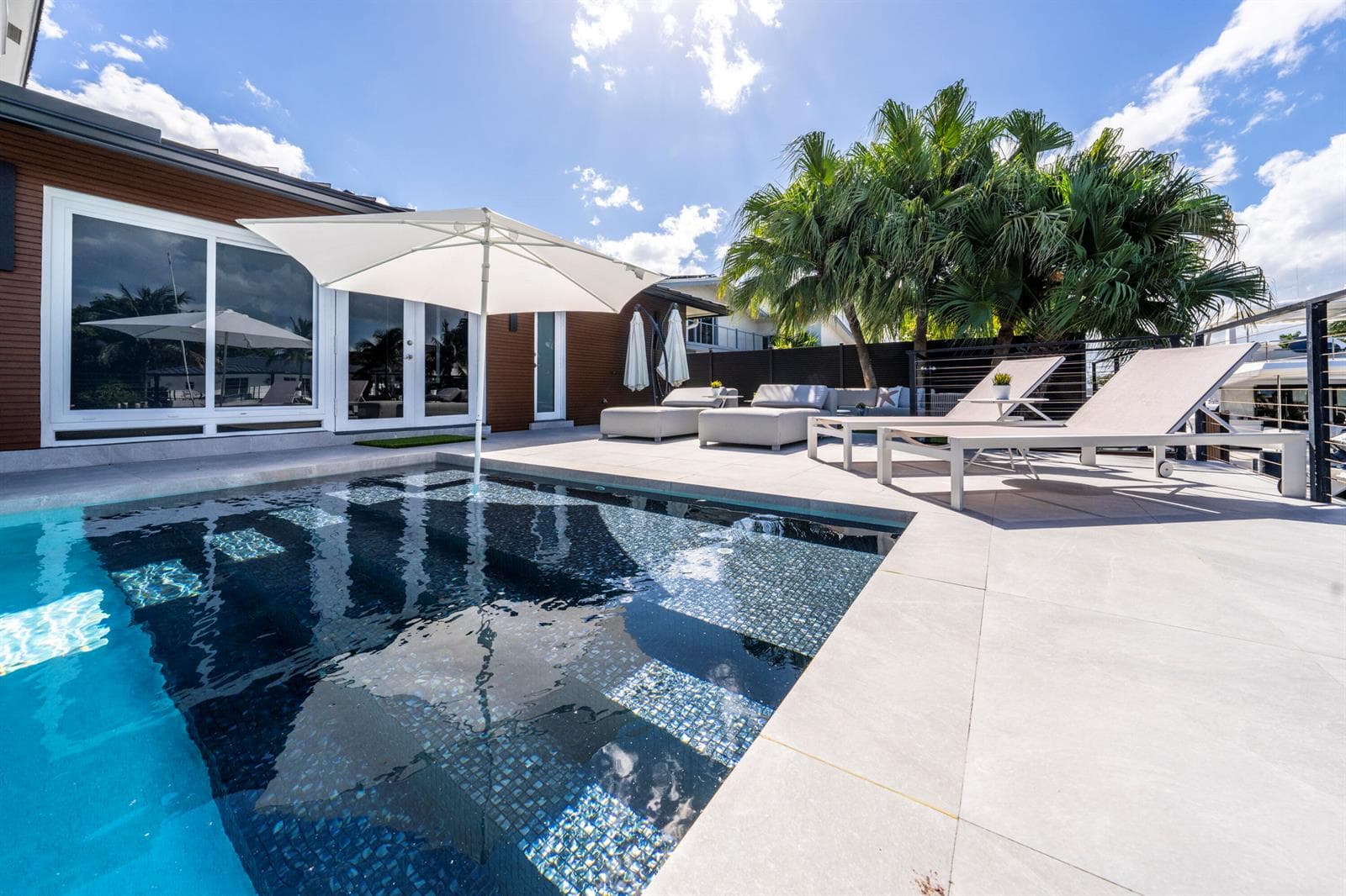11 Castle Harbor Is