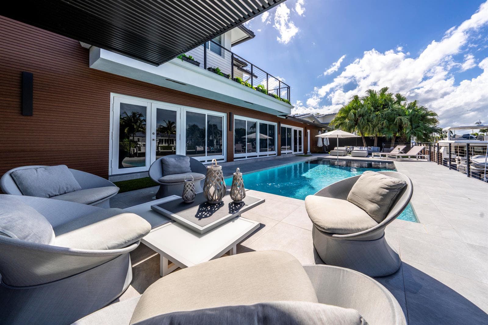11 Castle Harbor Is
