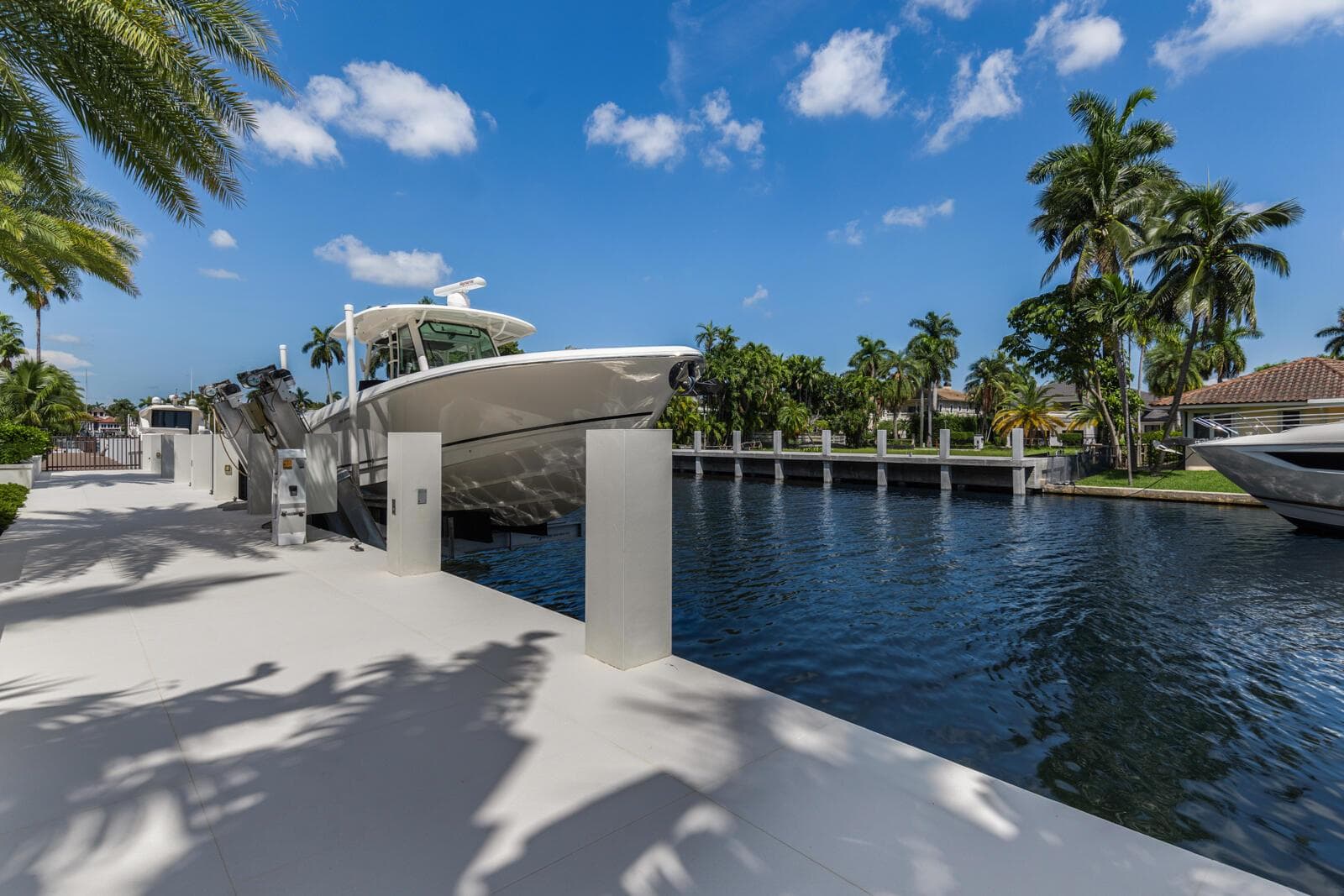 2423 Castilla Isle