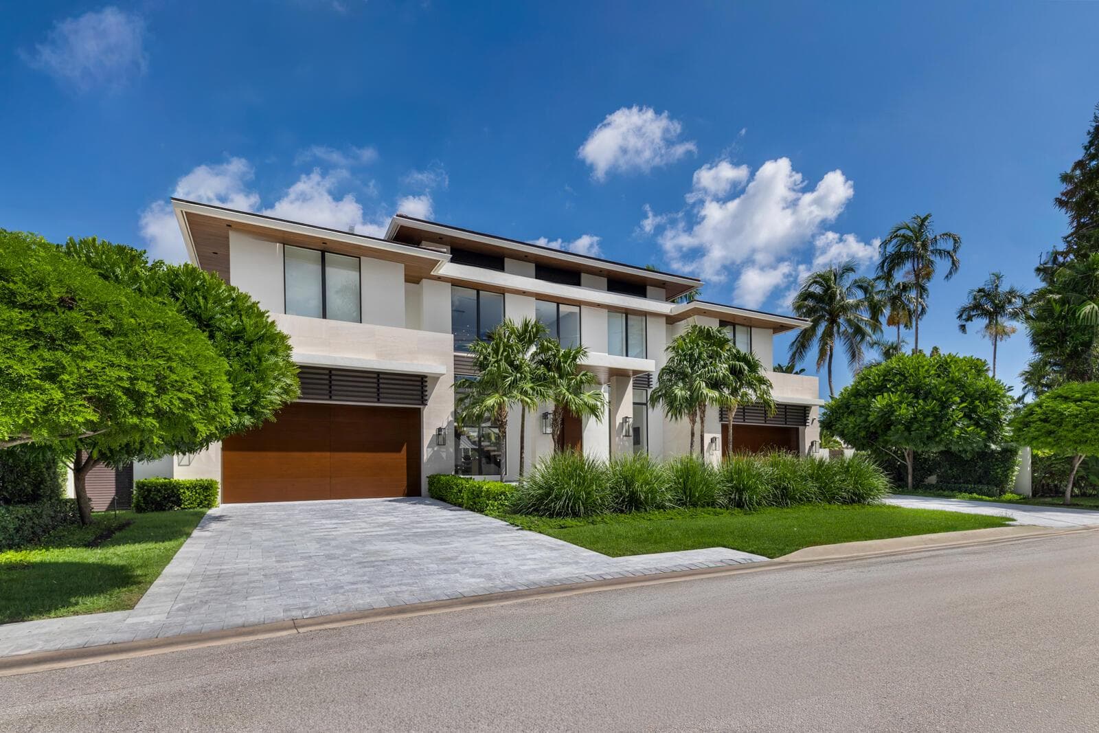 2423 Castilla Isle