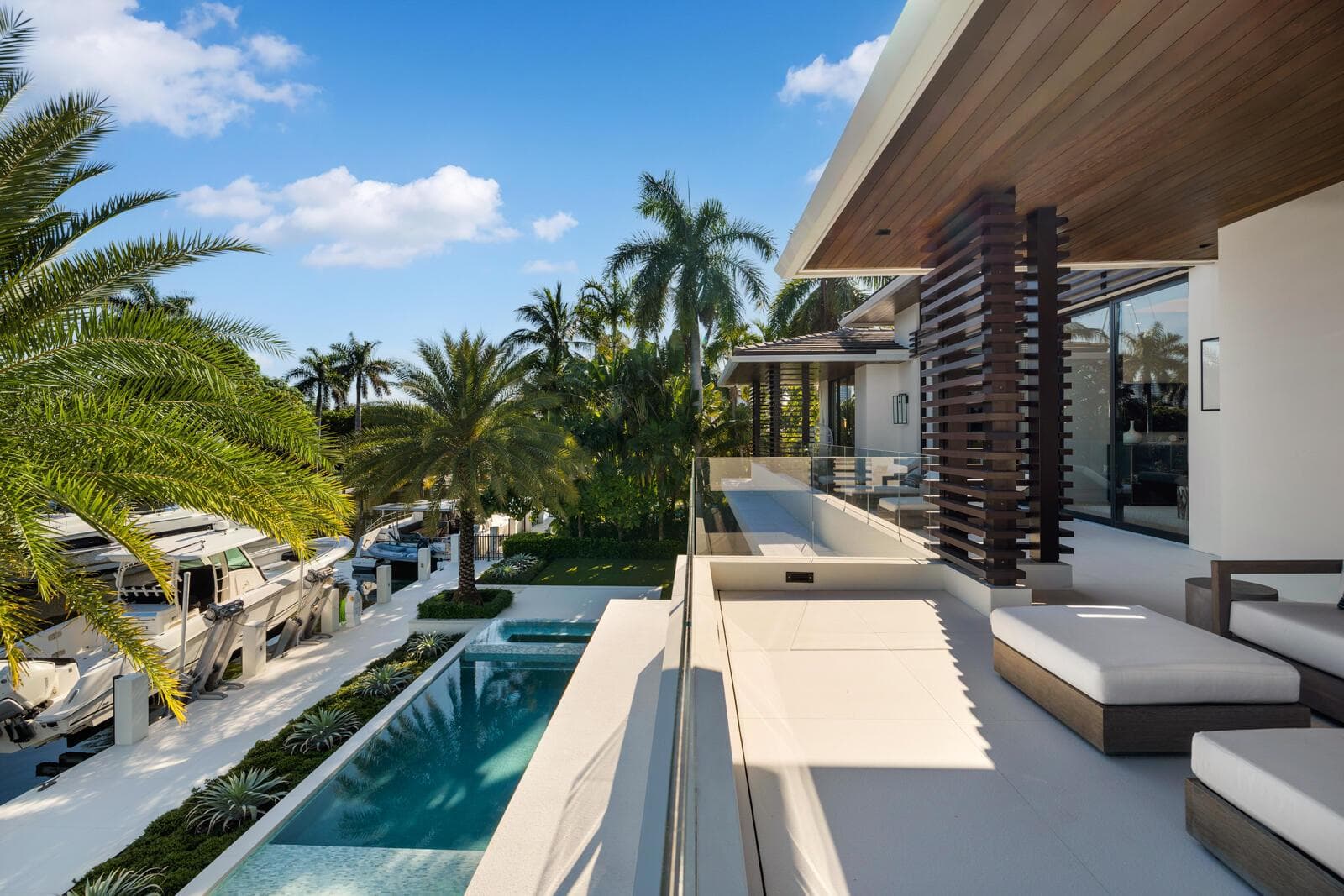 2423 Castilla Isle