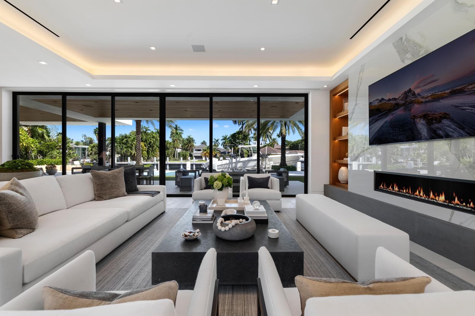 2423 Castilla Isle