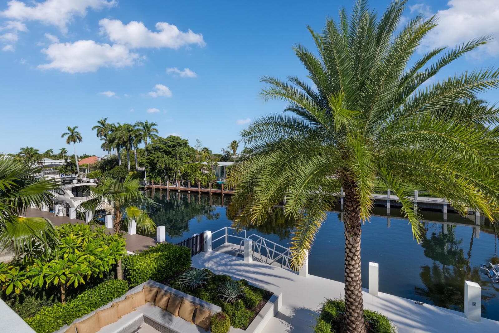 2423 Castilla Isle