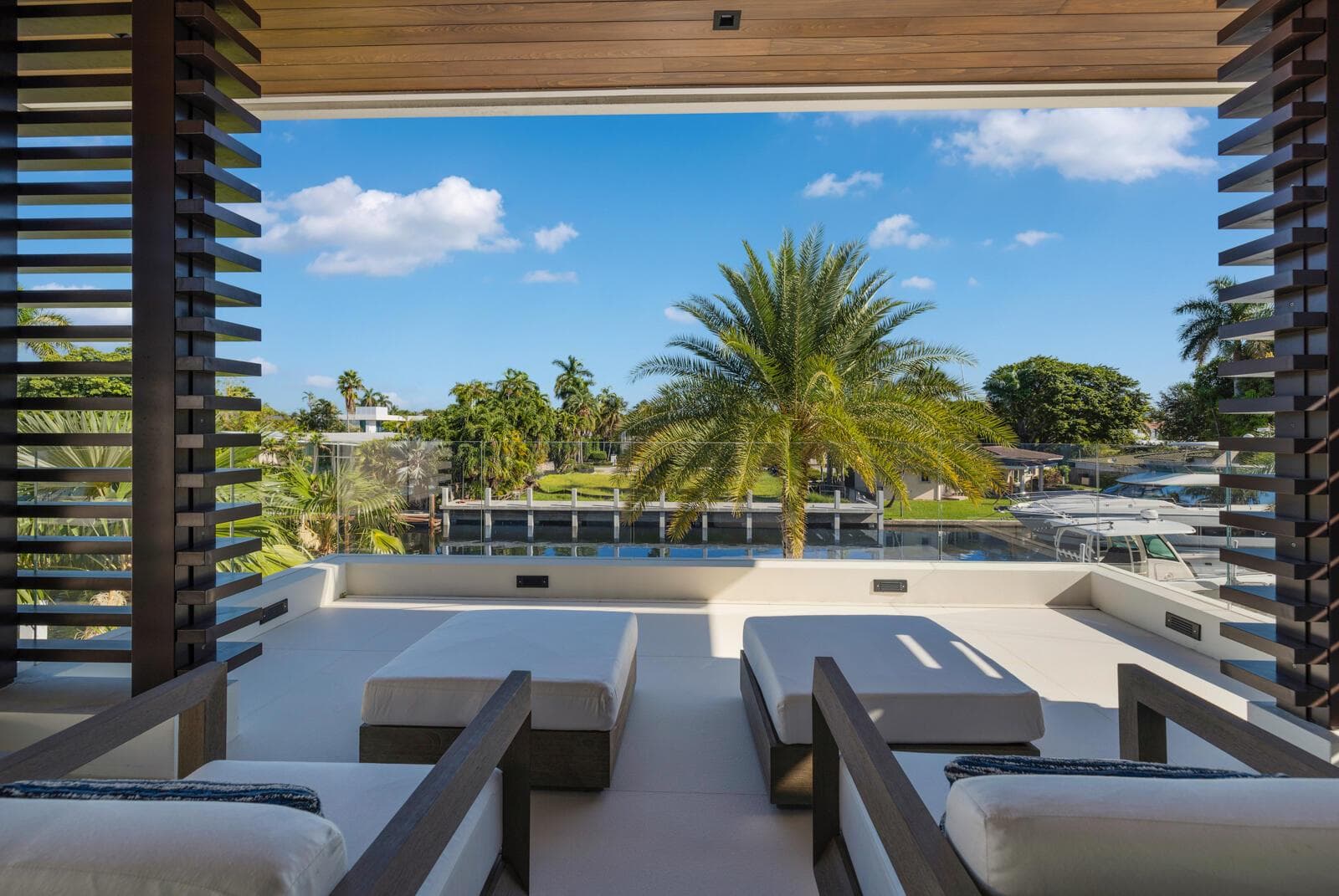 2423 Castilla Isle