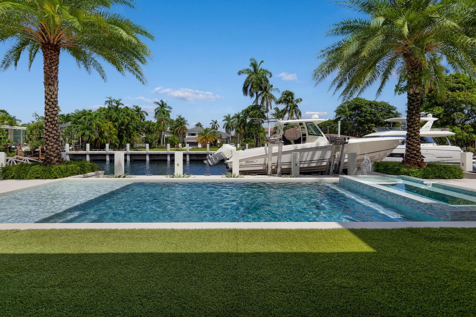 2423 Castilla Isle