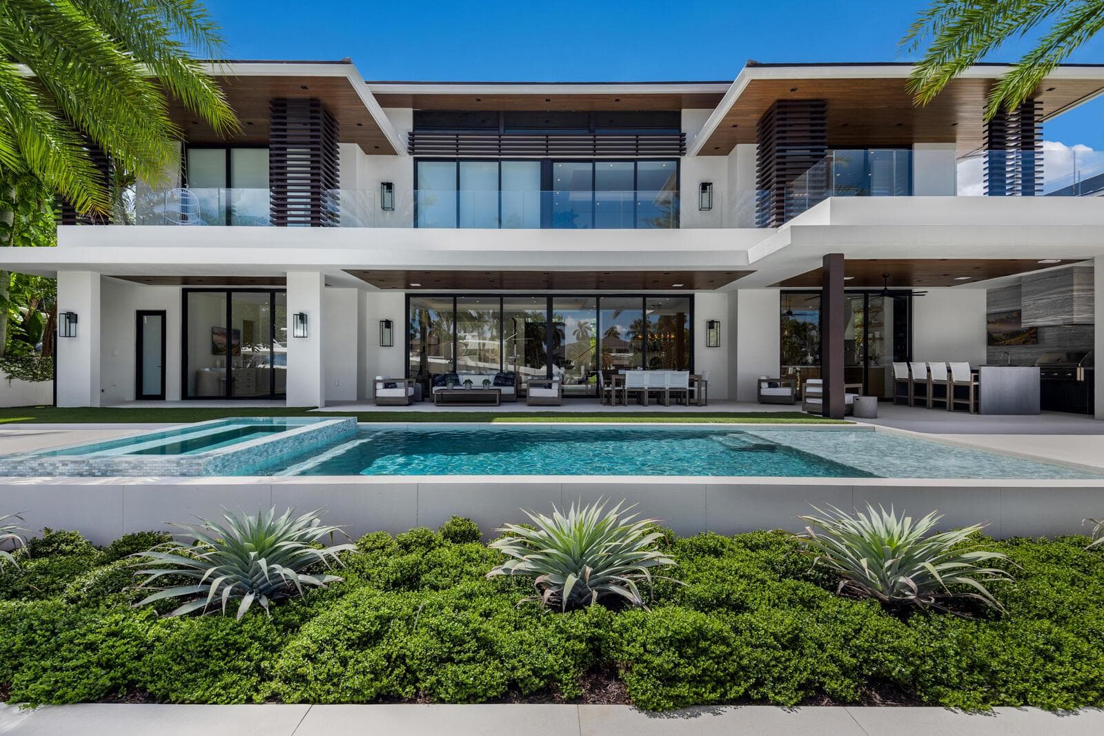 2423 Castilla Isle