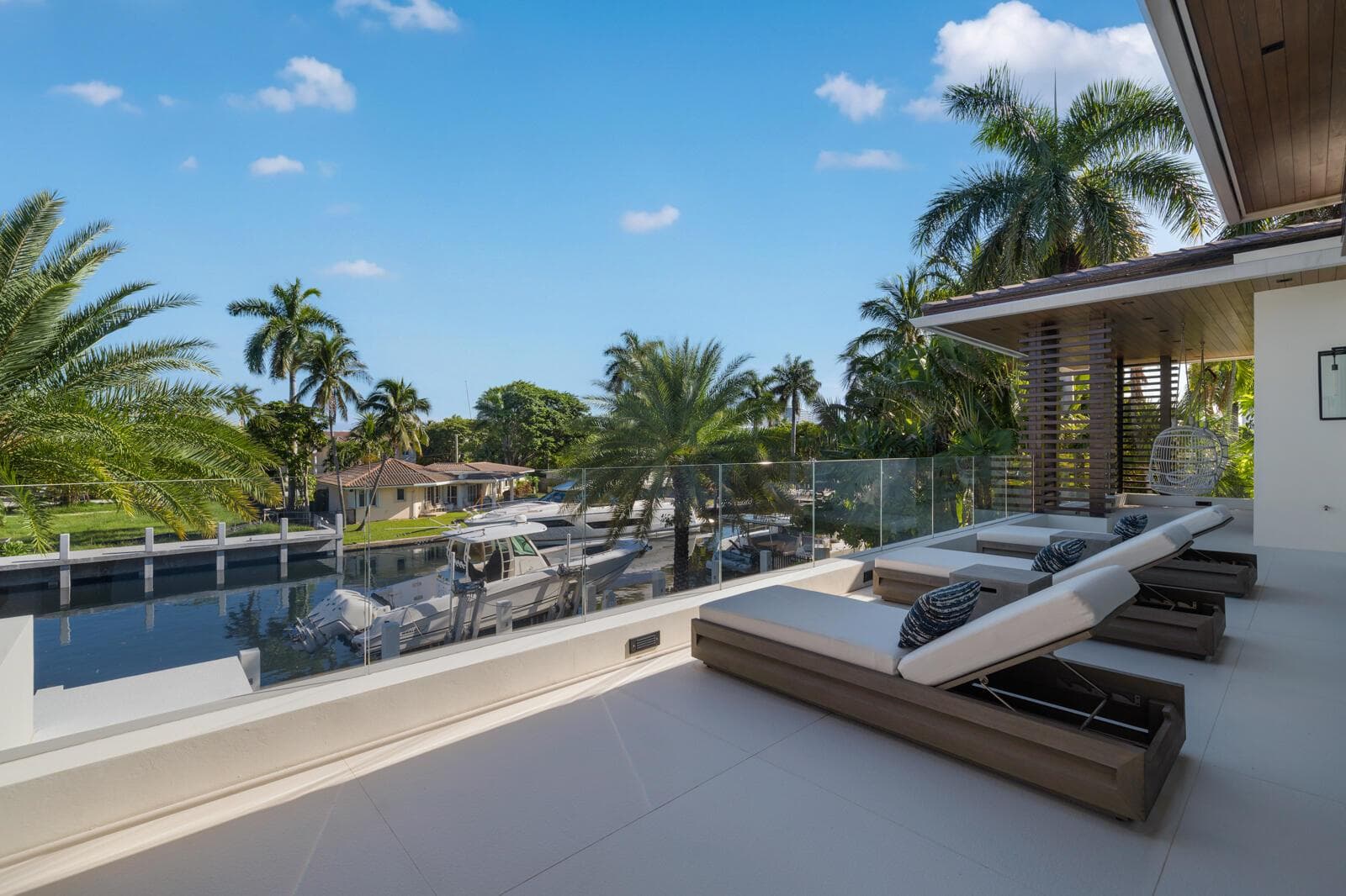 2423 Castilla Isle
