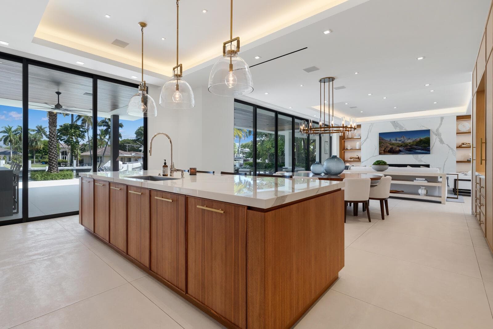 2423 Castilla Isle
