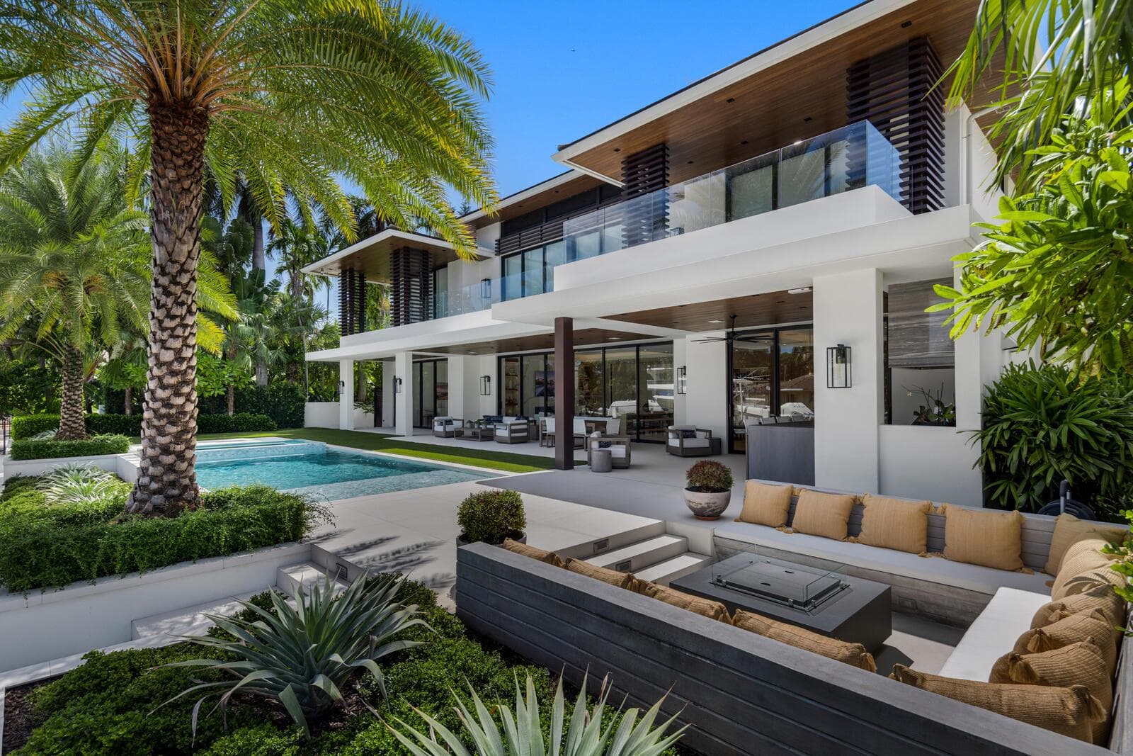 2423 Castilla Isle