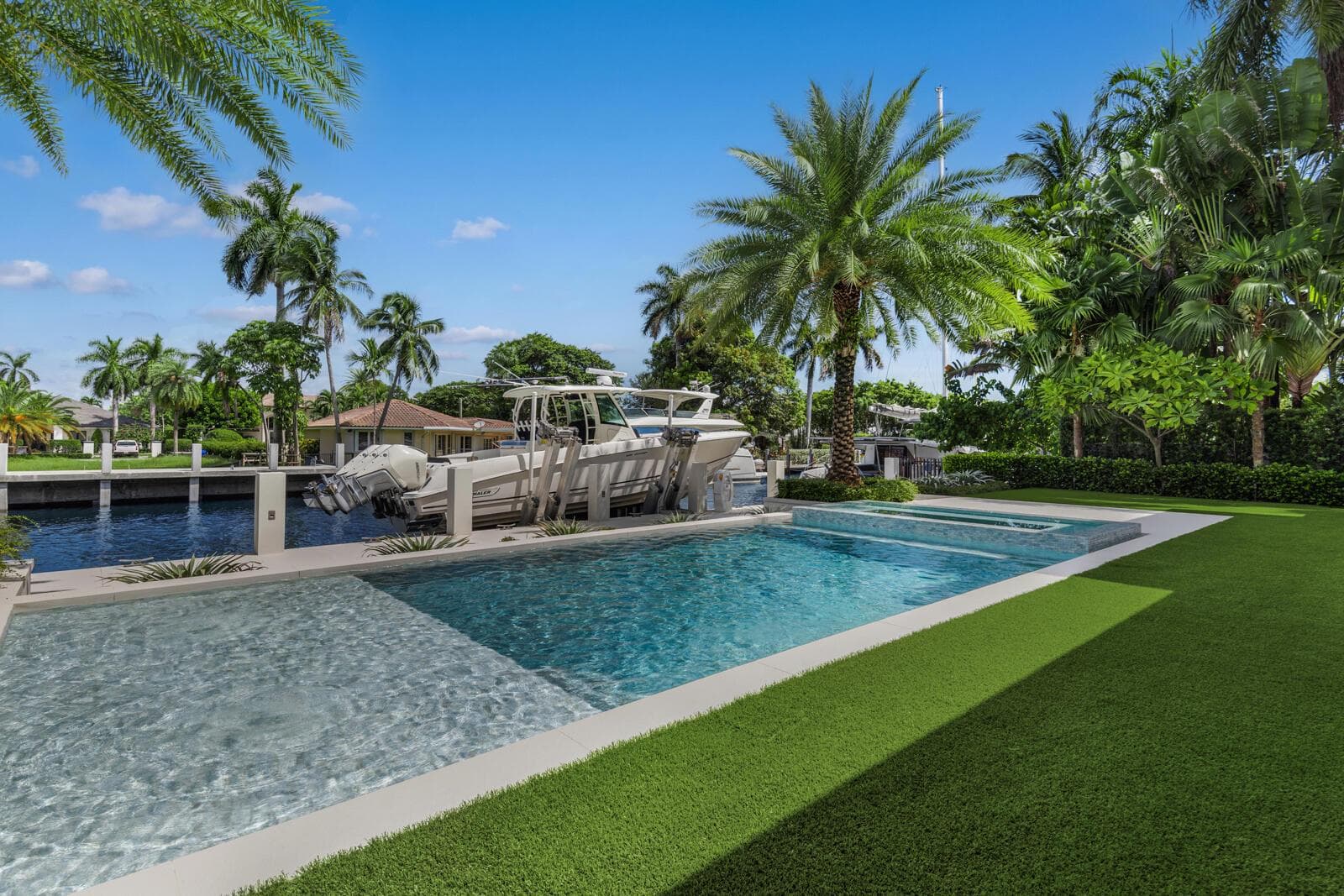2423 Castilla Isle