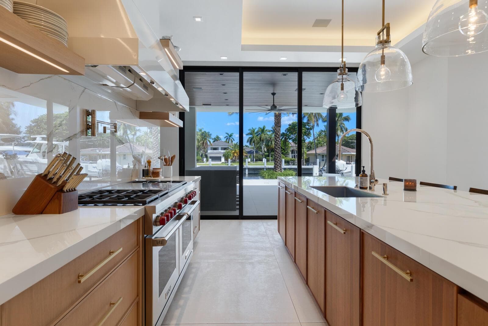 2423 Castilla Isle