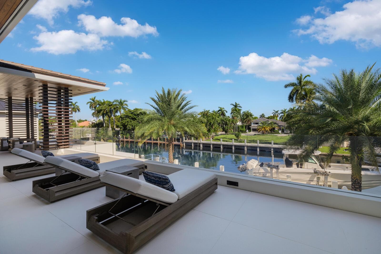 2423 Castilla Isle