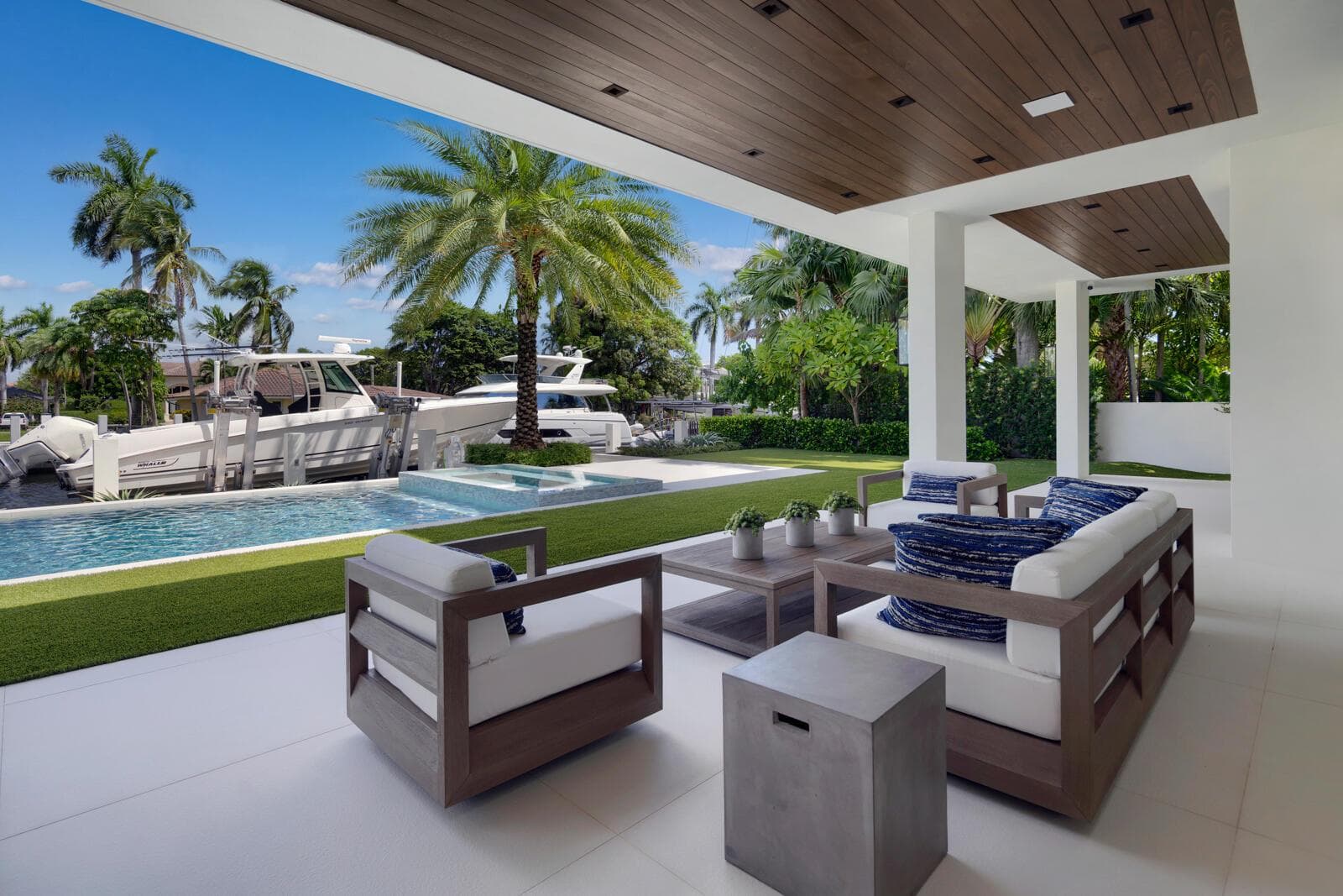 2423 Castilla Isle