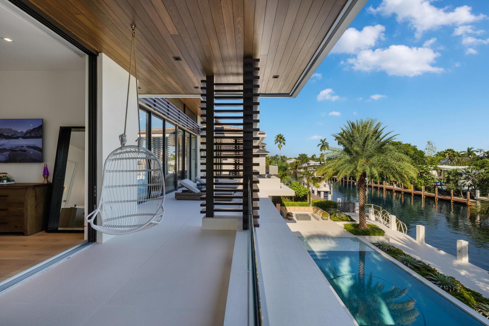 2423 Castilla Isle