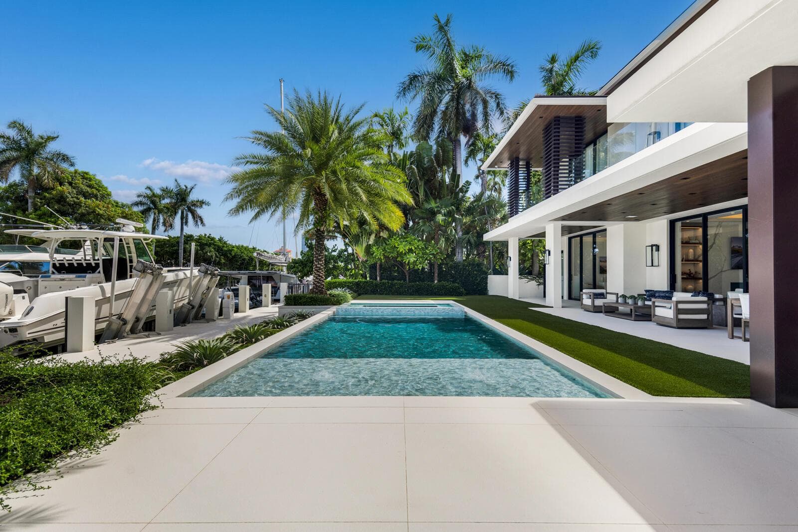 2423 Castilla Isle
