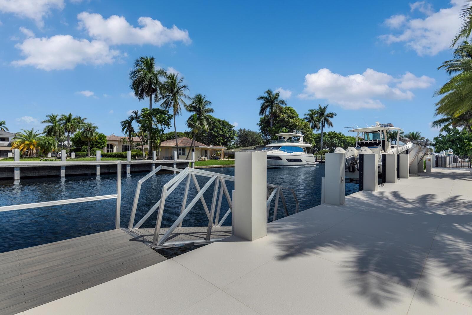 2423 Castilla Isle