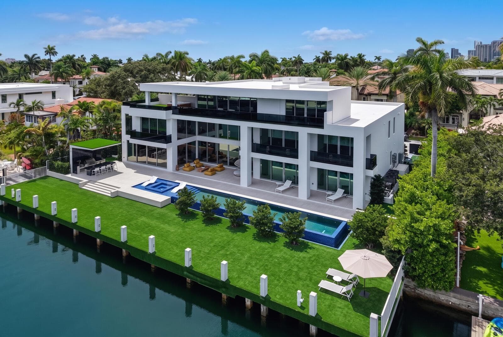 414 Royal Plaza Dr