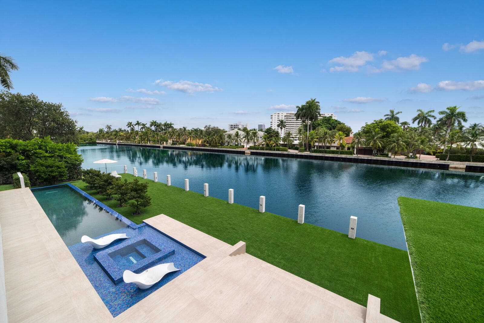414 Royal Plaza Dr