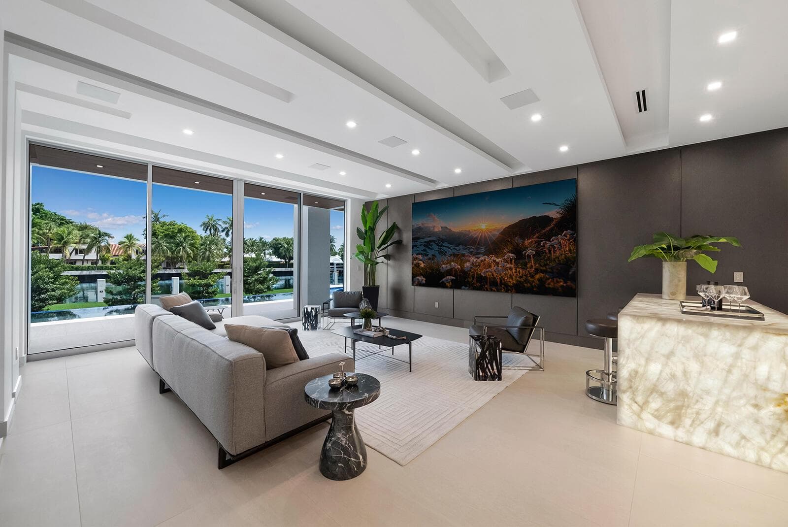 414 Royal Plaza Dr