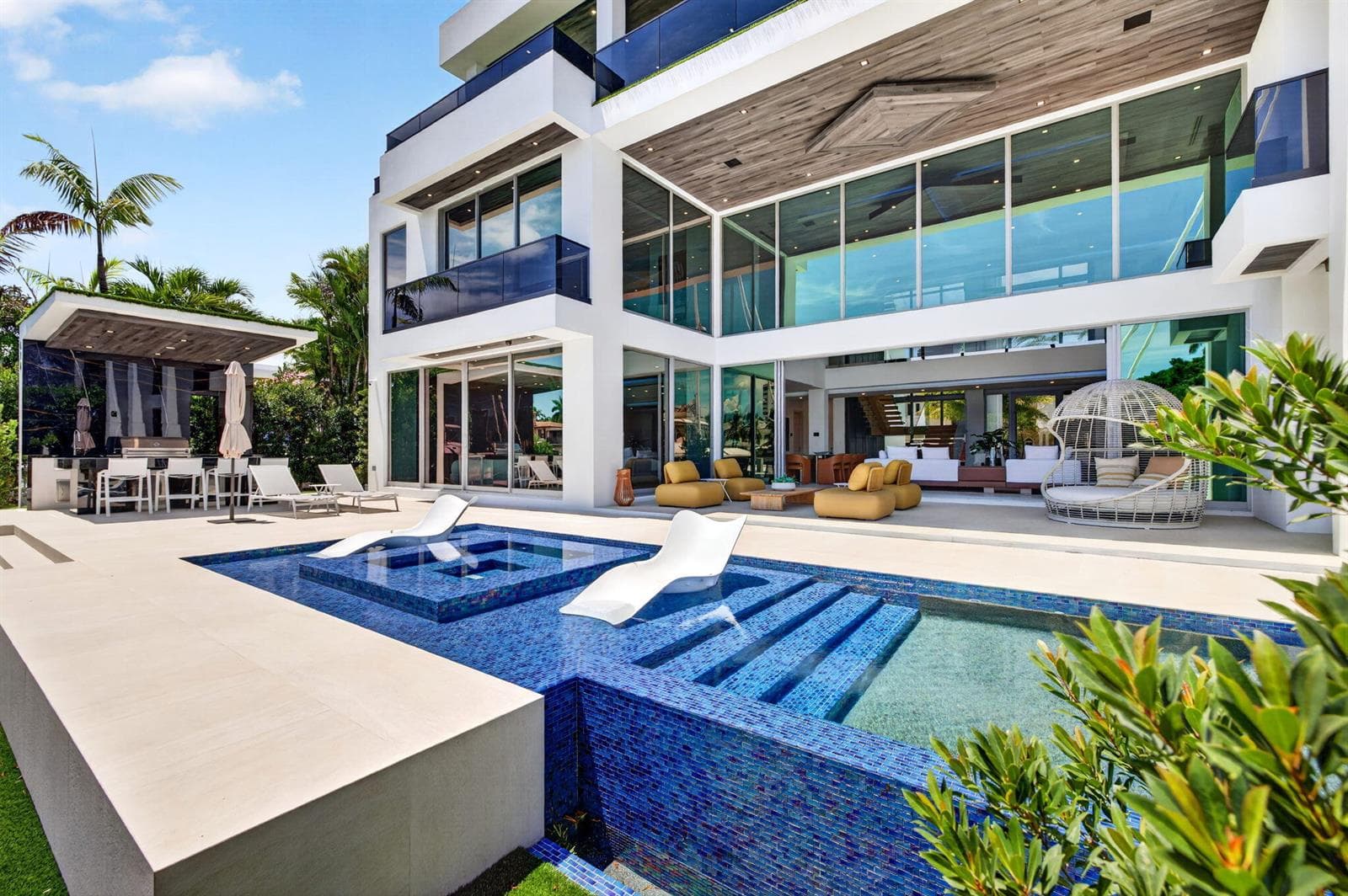 414 Royal Plaza Dr