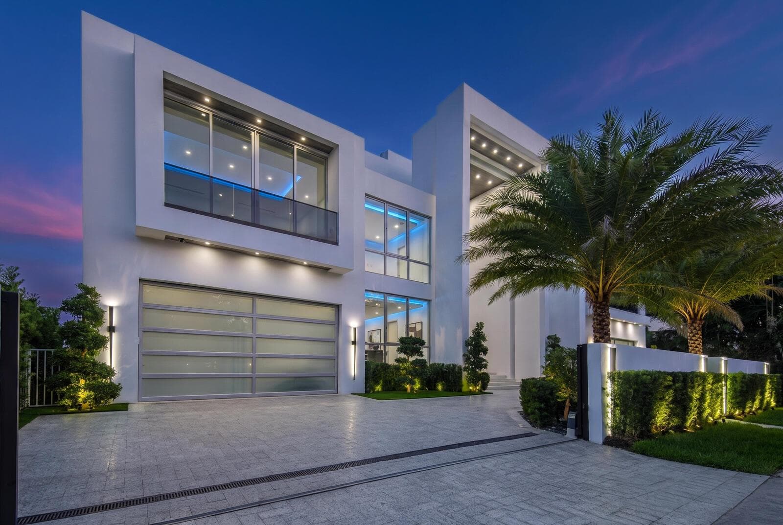 414 Royal Plaza Dr