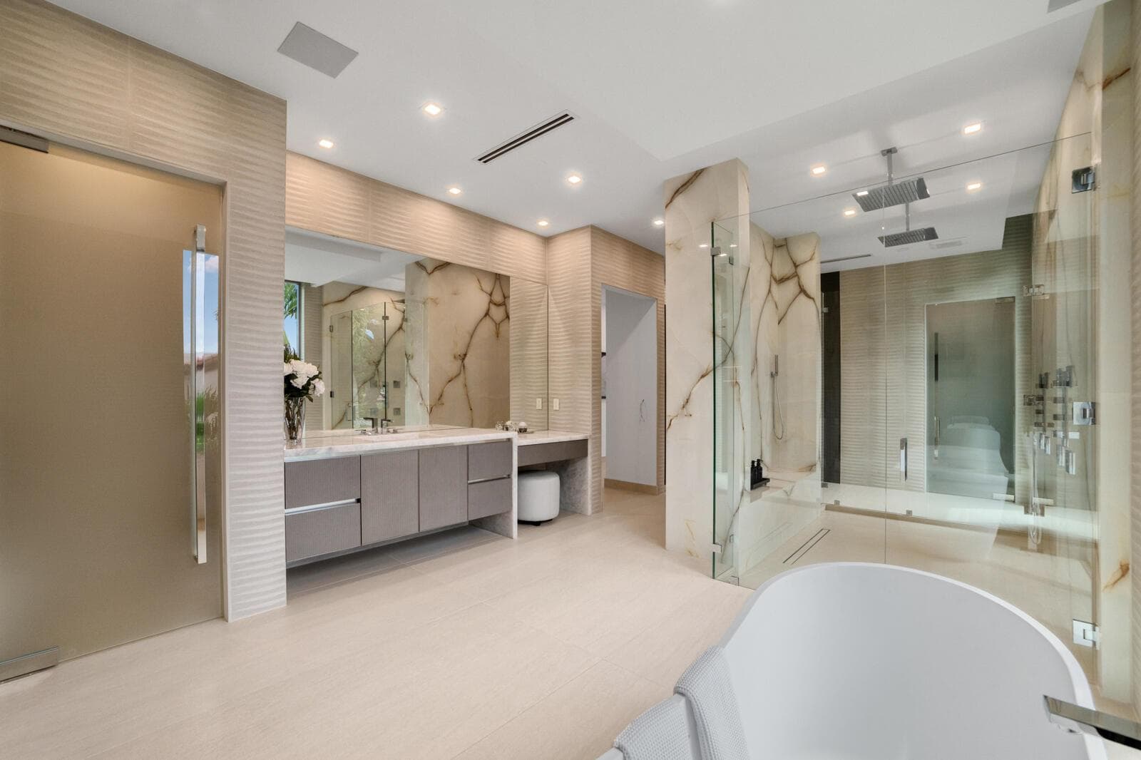 414 Royal Plaza Dr