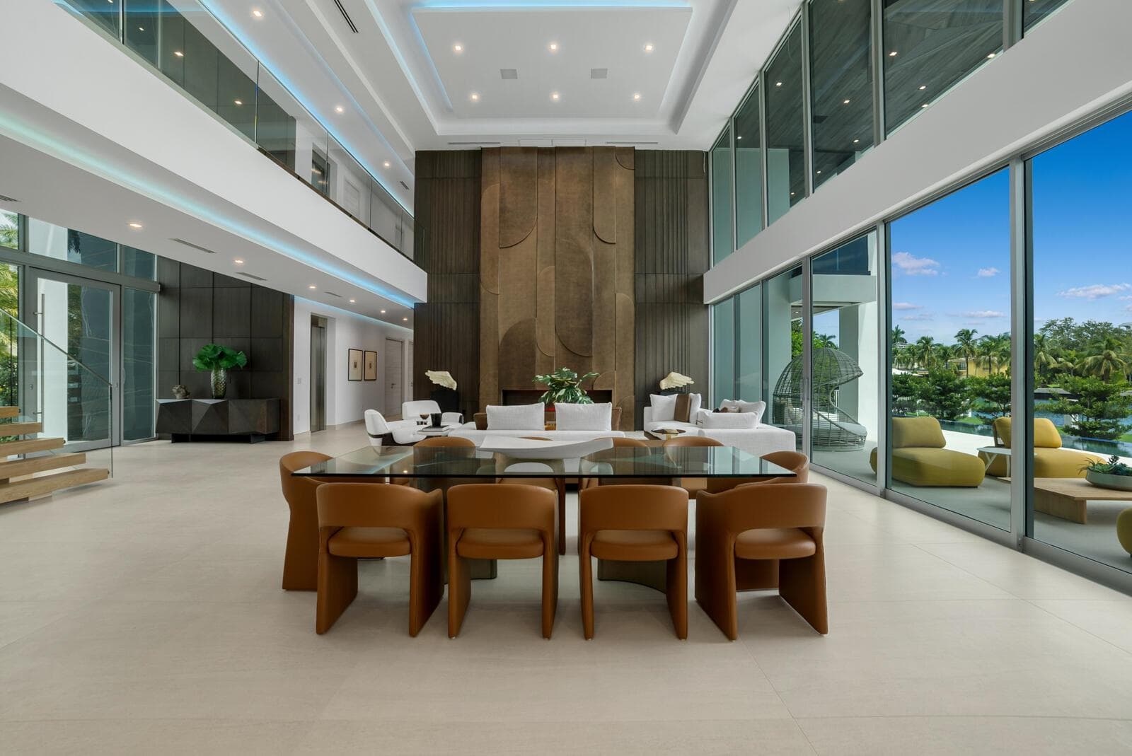 414 Royal Plaza Dr