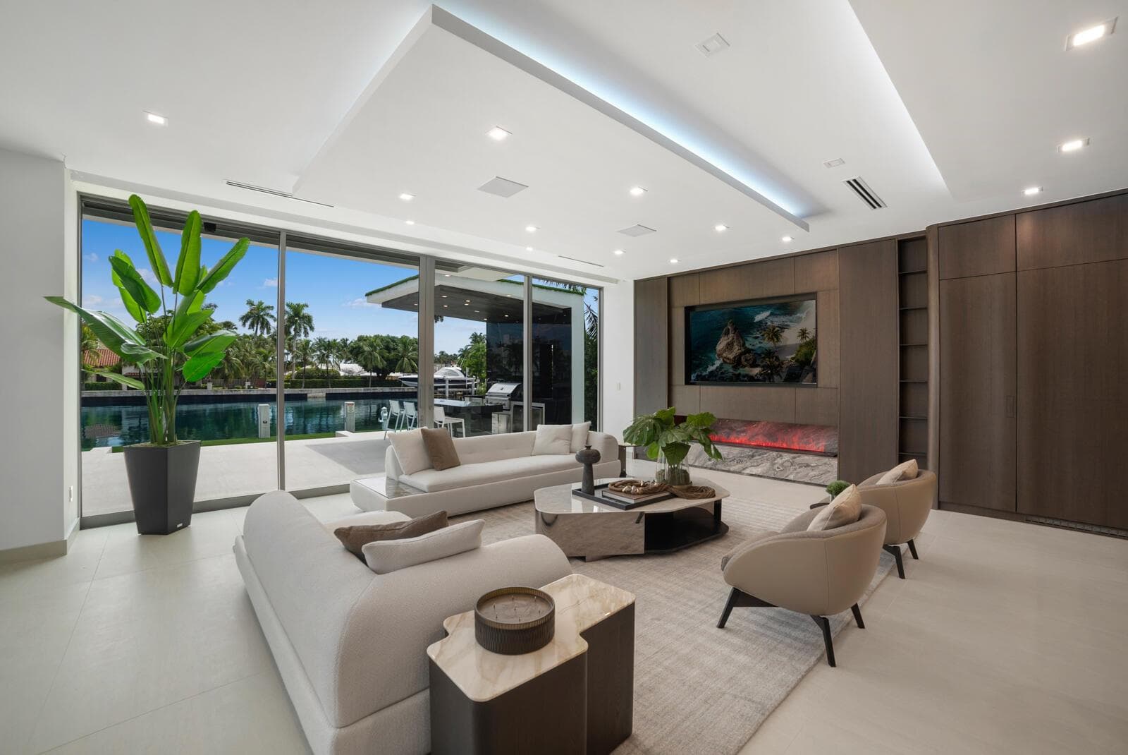 414 Royal Plaza Dr