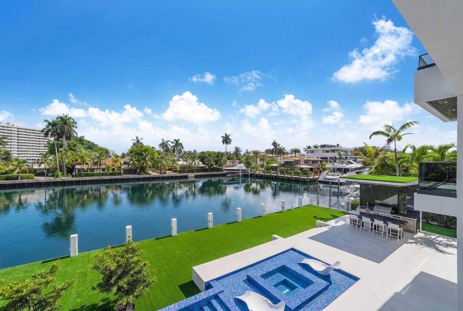 414 Royal Plaza Dr