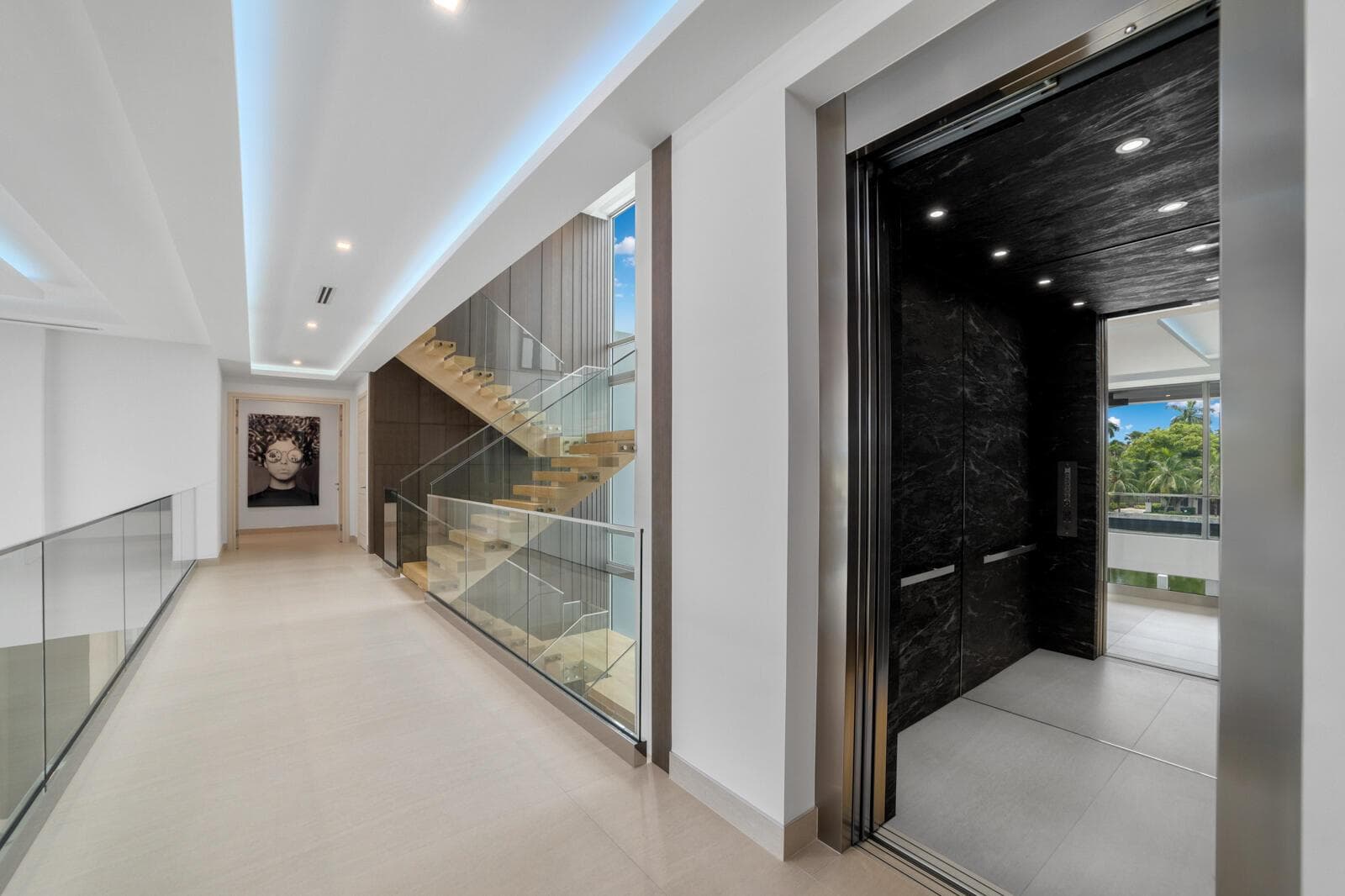 414 Royal Plaza Dr