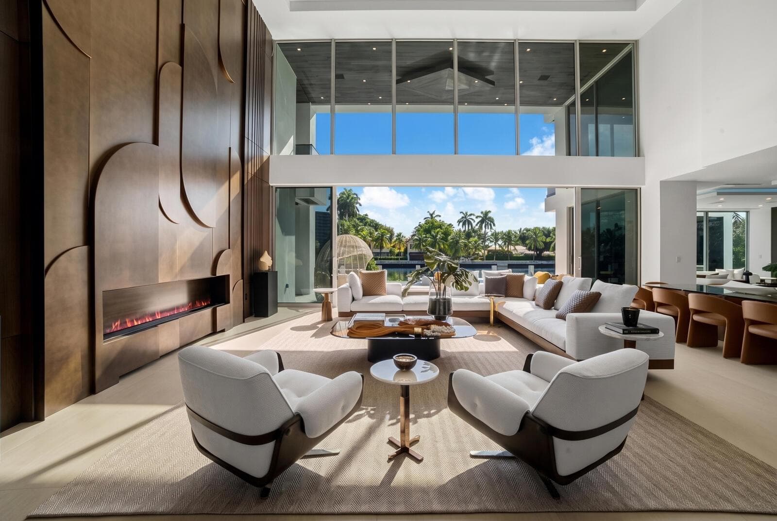 414 Royal Plaza Dr
