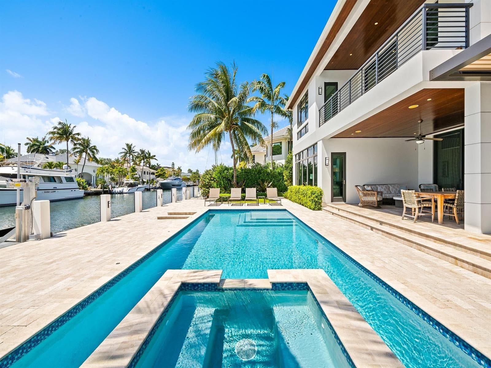 301 Seven Isles Dr