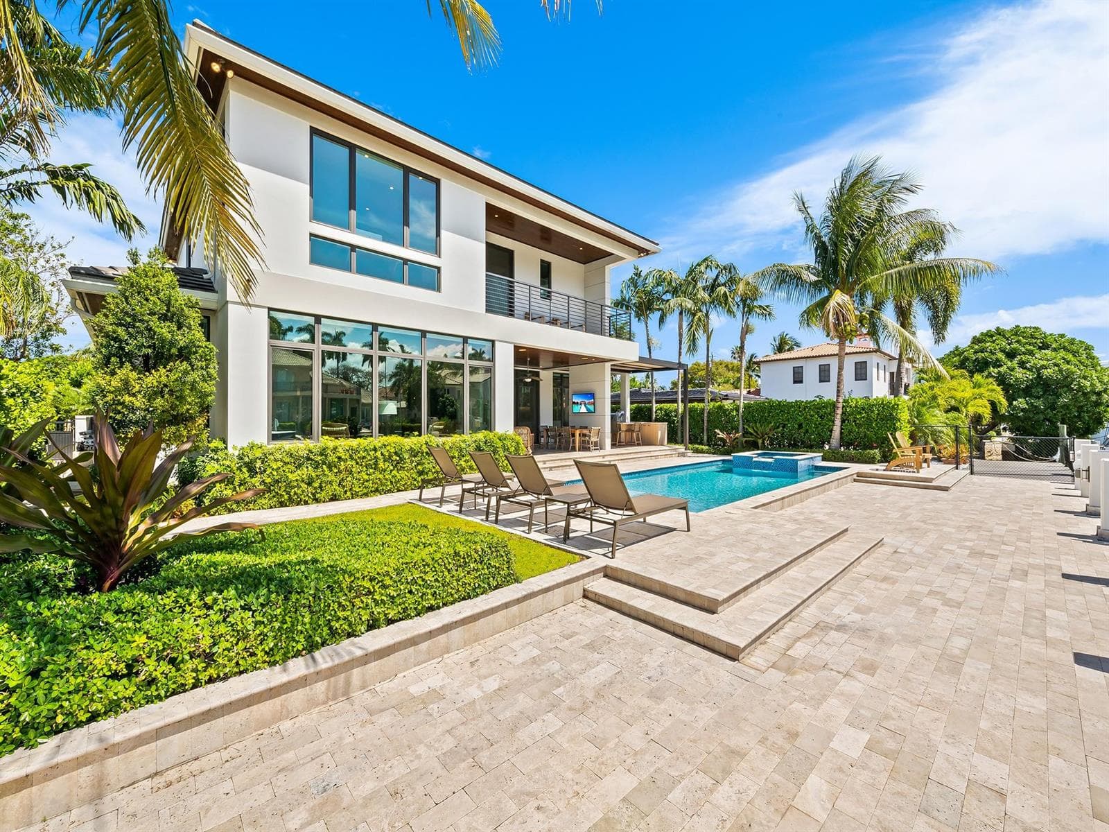 301 Seven Isles Dr