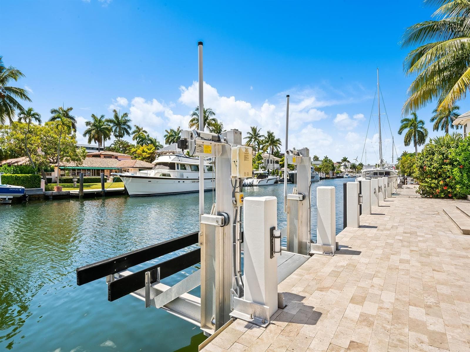 301 Seven Isles Dr