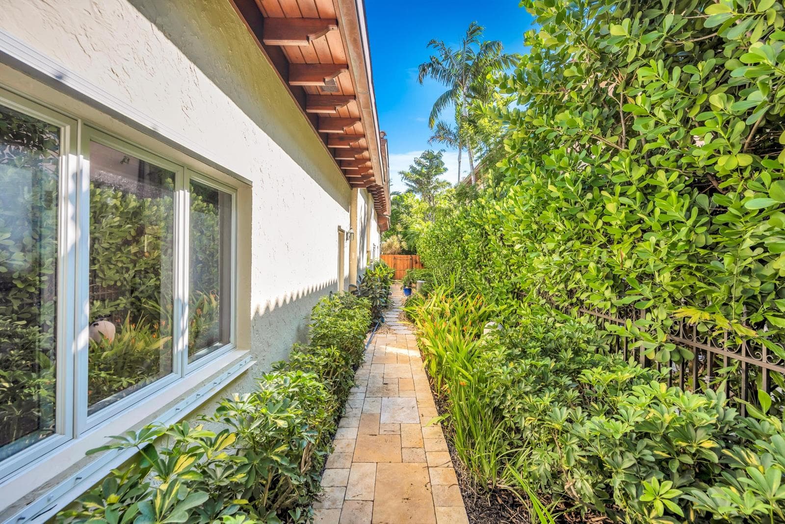 2507 Barcelona Dr
