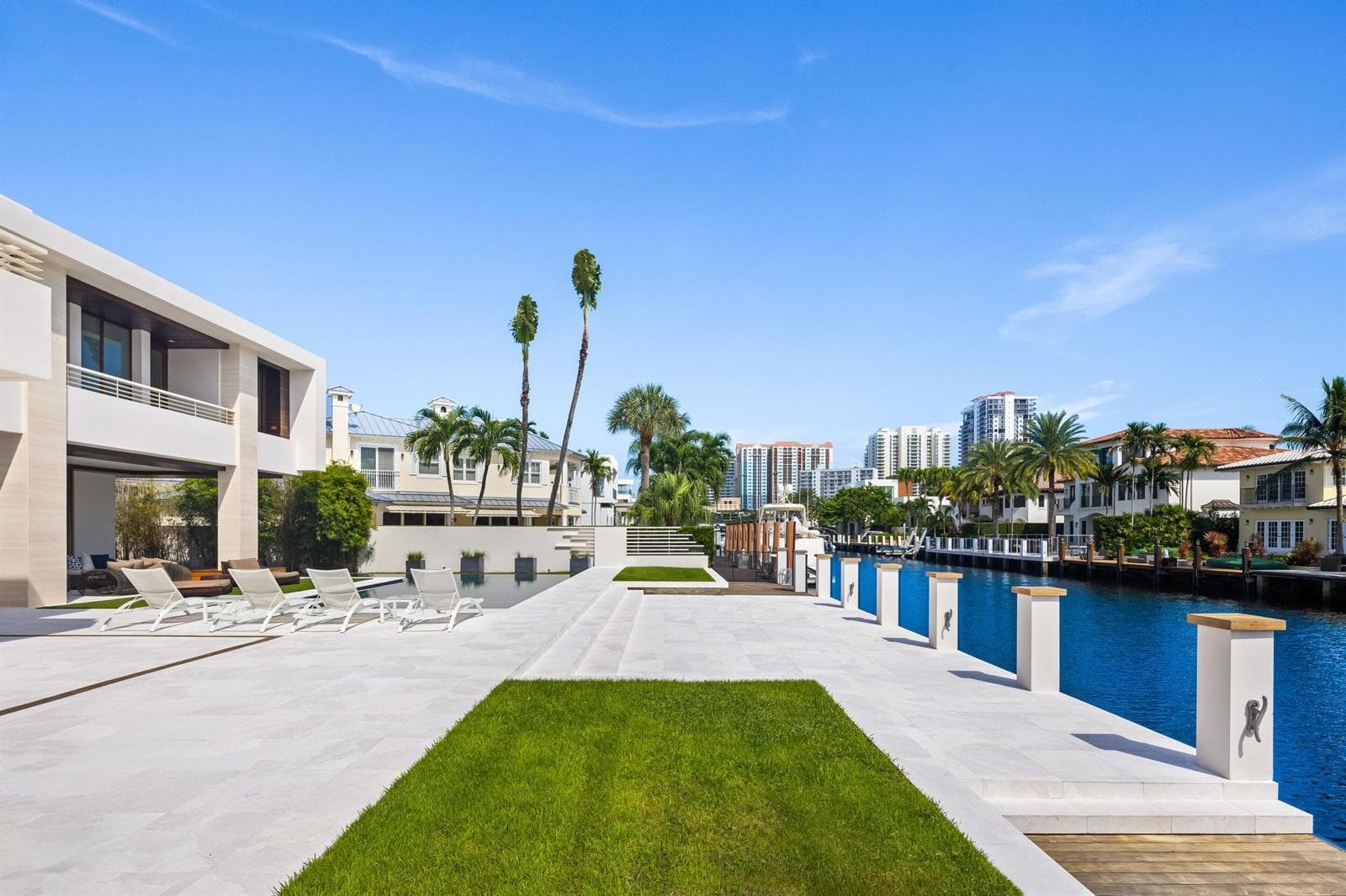 10 Pelican Dr