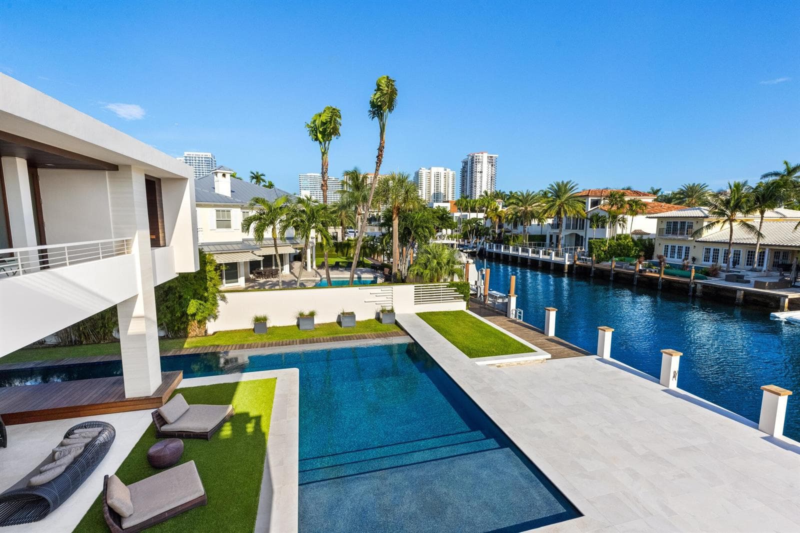 10 Pelican Dr