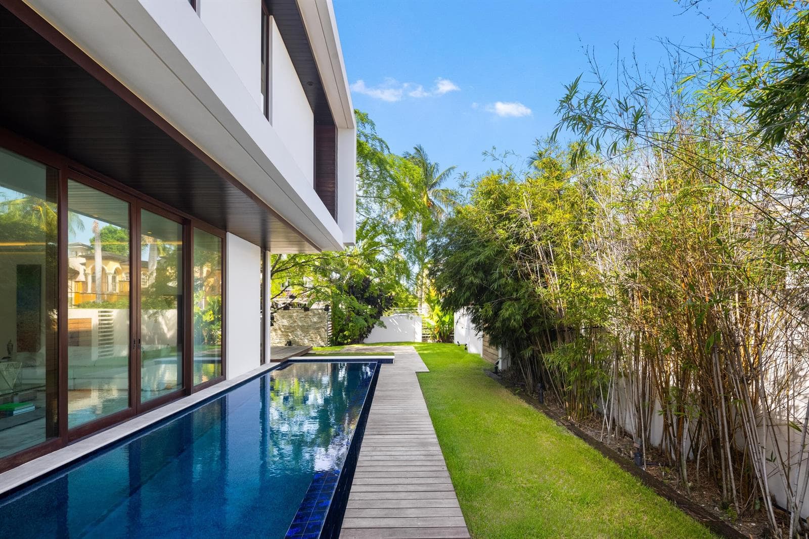 10 Pelican Dr