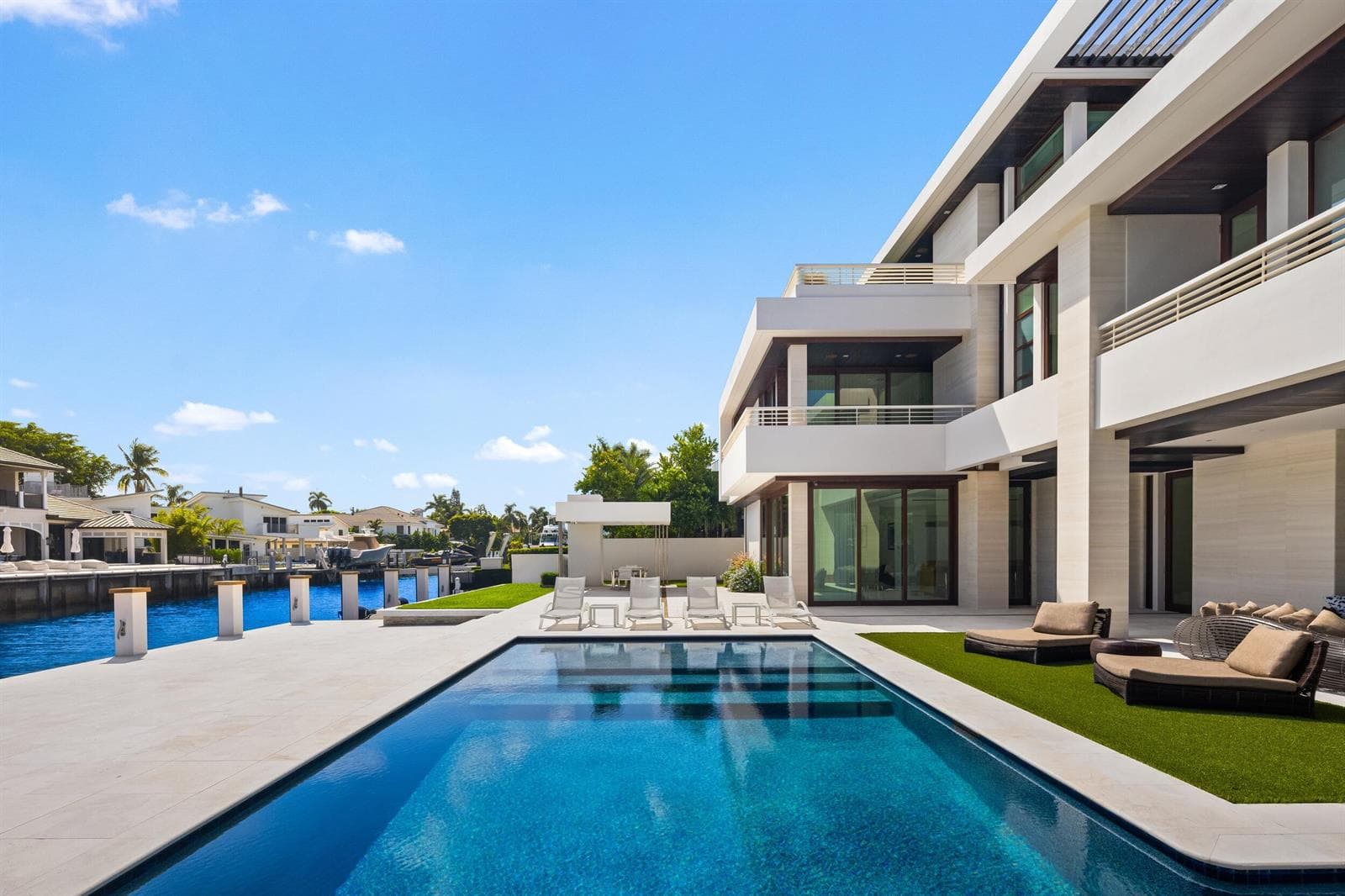 10 Pelican Dr