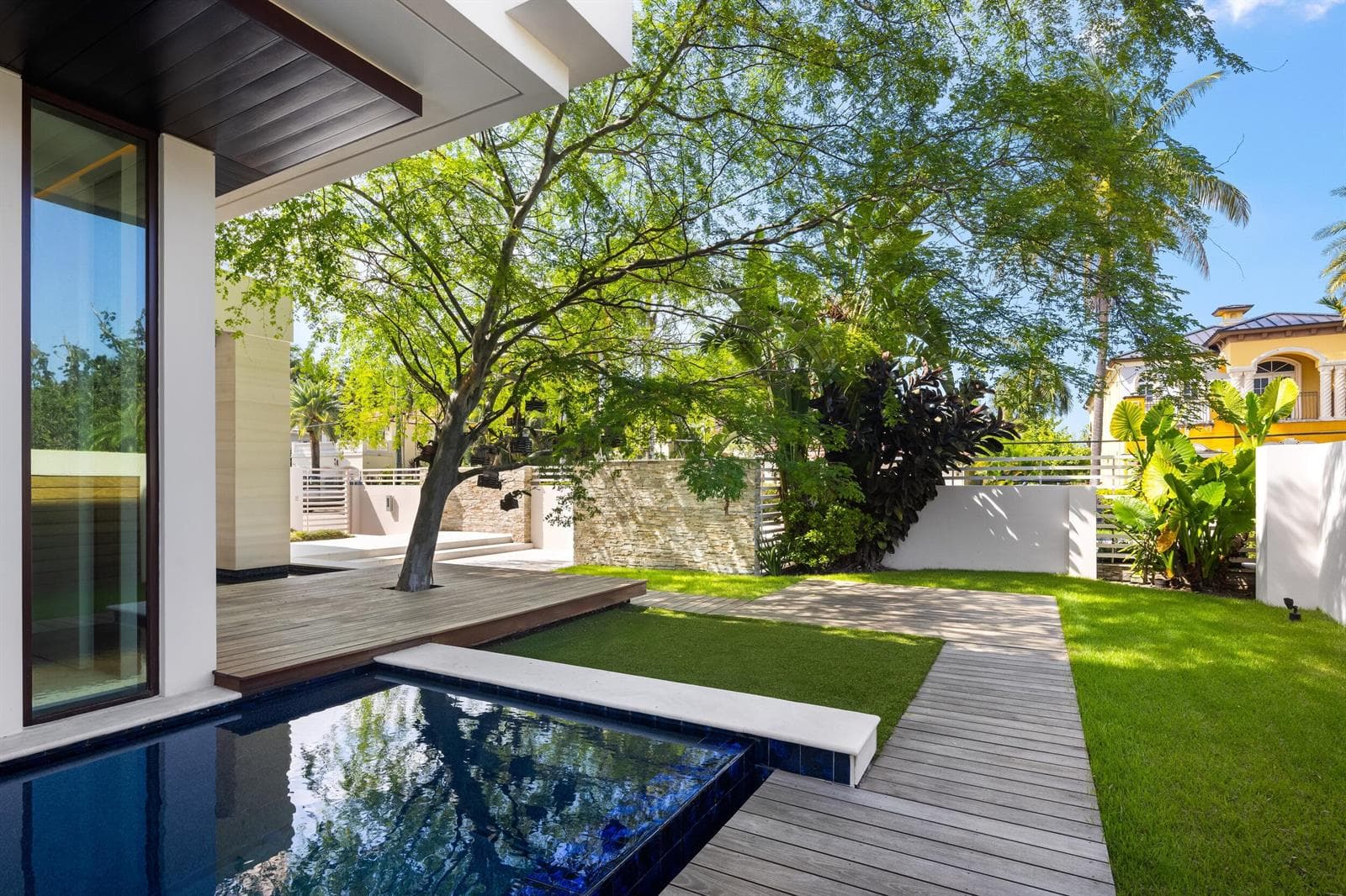 10 Pelican Dr