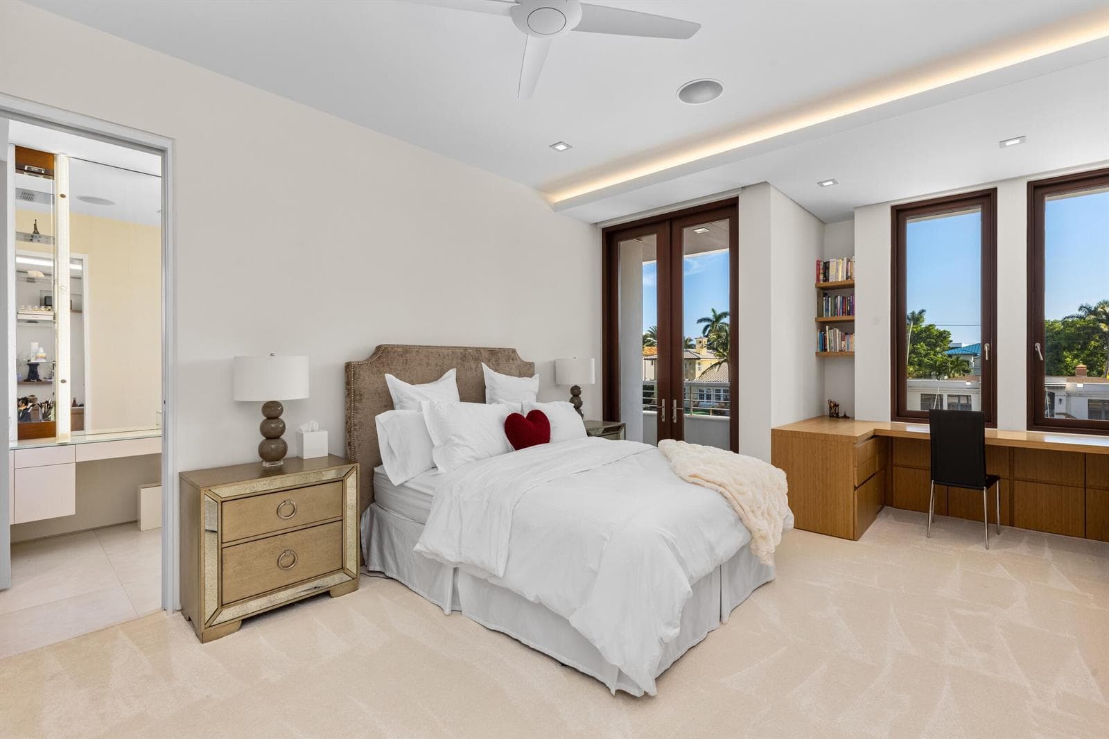 10 Pelican Dr