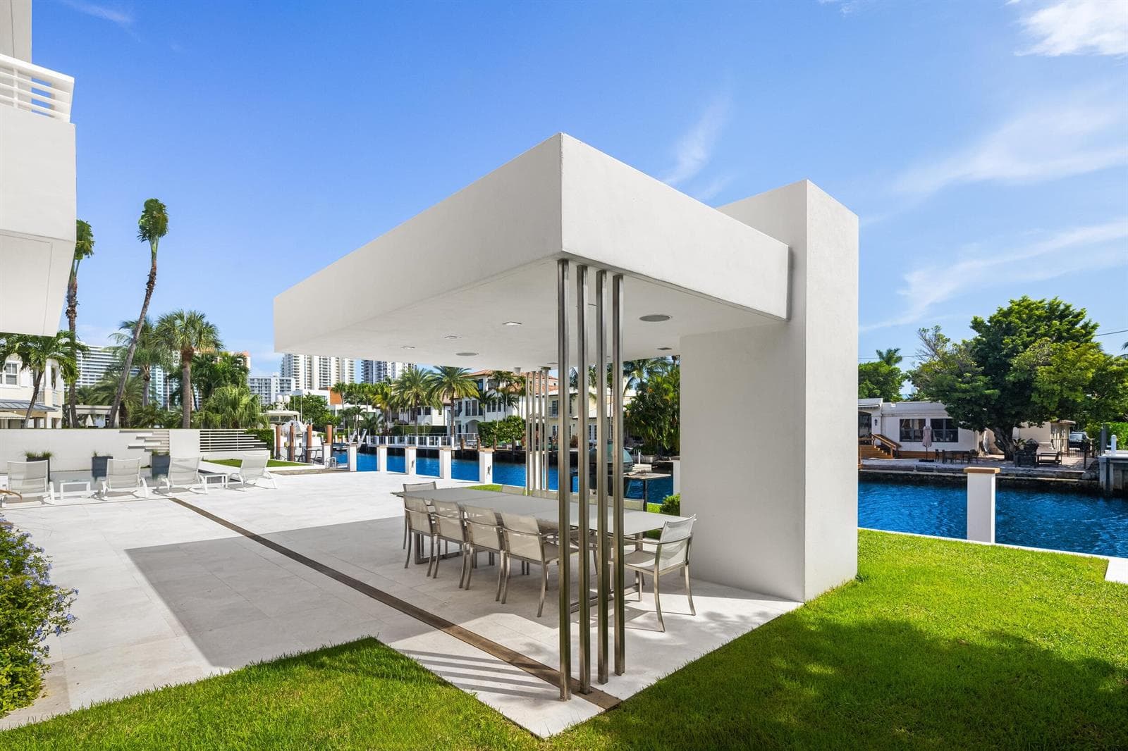 10 Pelican Dr
