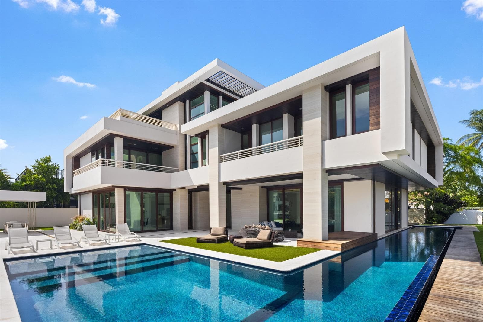 10 Pelican Dr