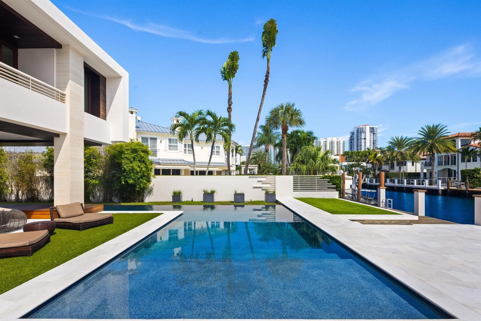 10 Pelican Dr